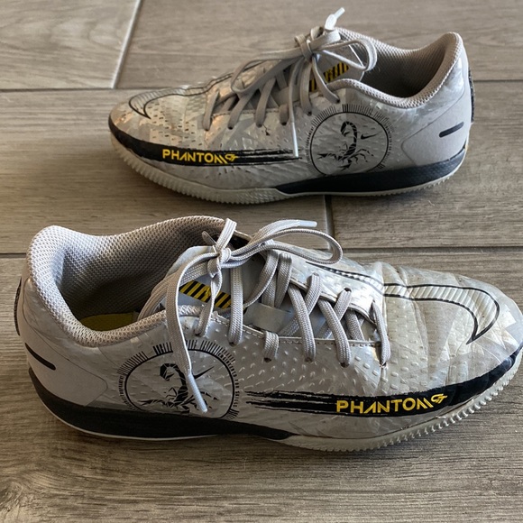 Nike Other - Nike Phantom GT Scorpion Academy Jr. Indoor Shoes Youth - Wolf Grey